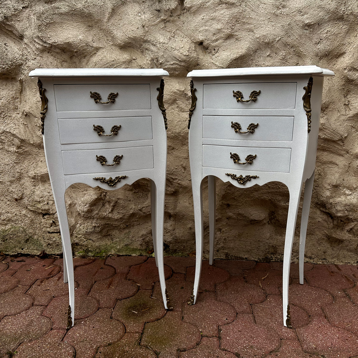Jolie Paire de Chevets Anciens de Style Louis XV Blancs ALBEN168
